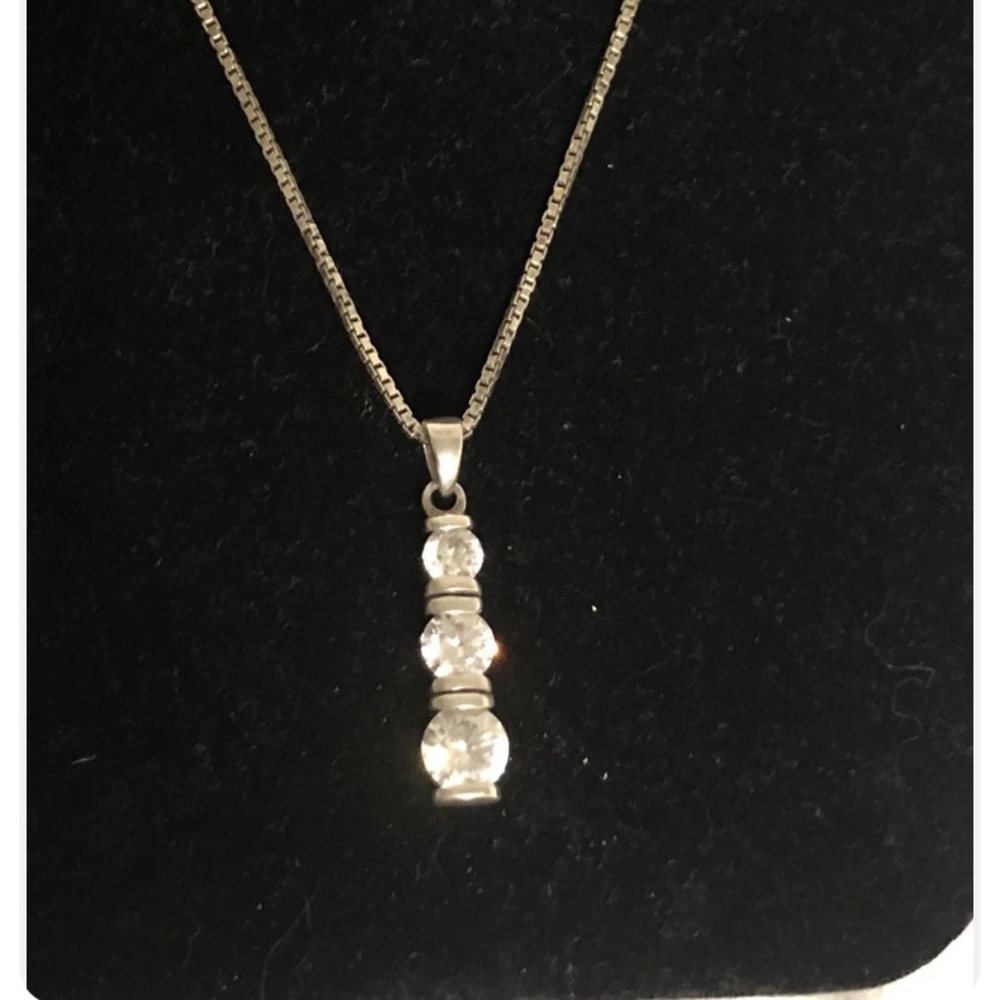 Sterling  Silver 925  Pendant Necklace. Vintage